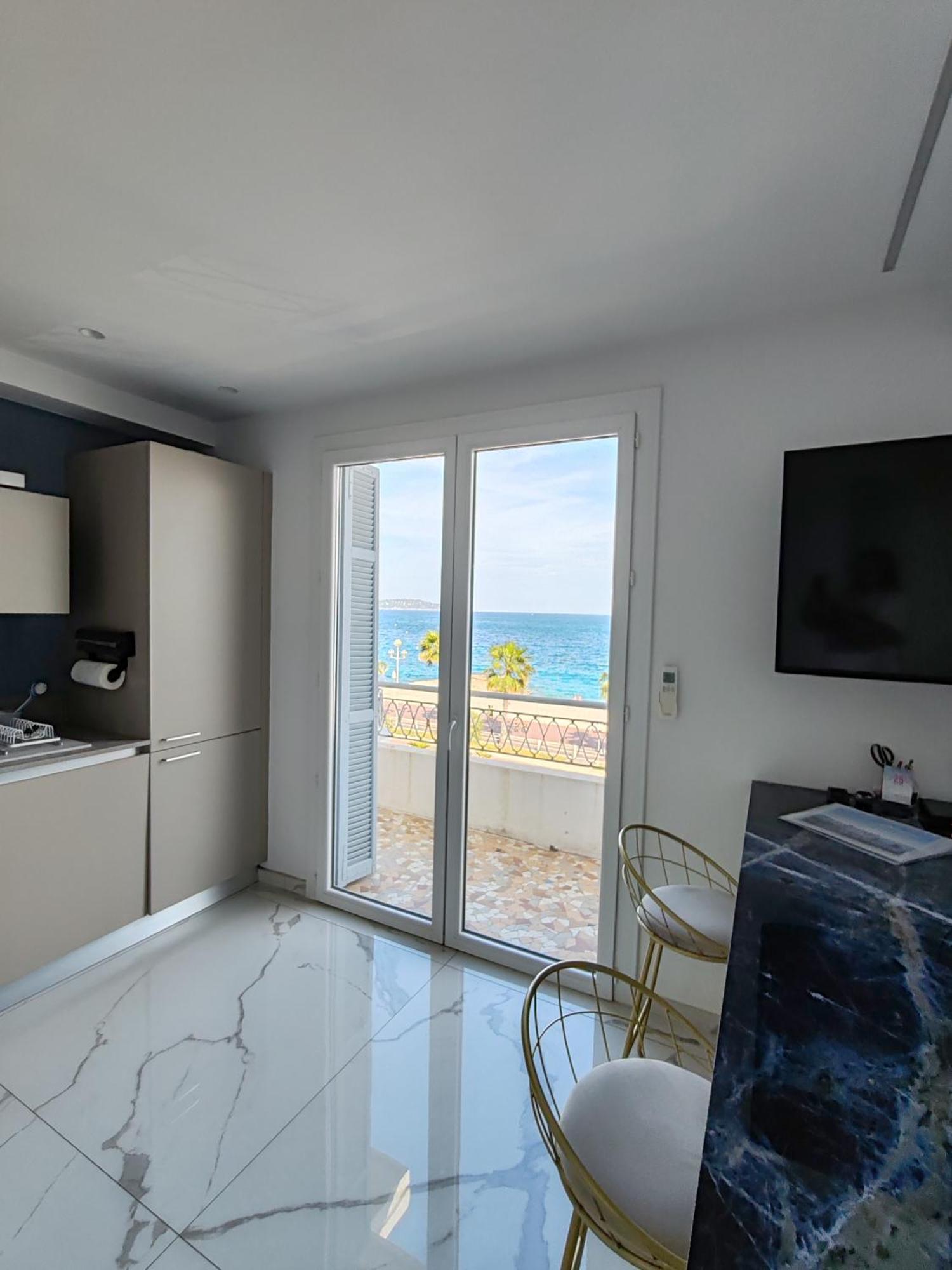 Beach Front, Superbe Appartement Pour 4 Personnes Ніцца Екстер'єр фото