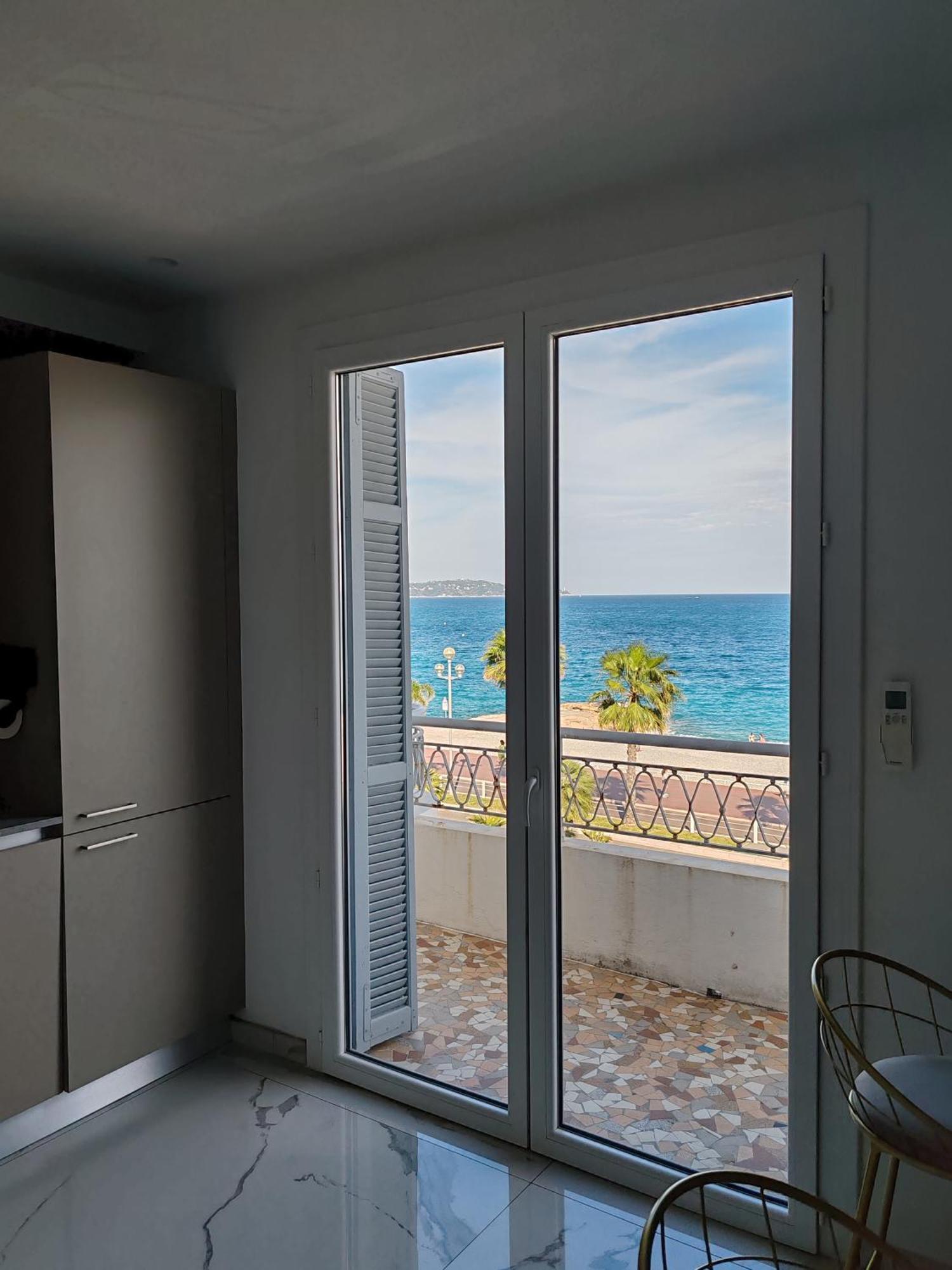 Beach Front, Superbe Appartement Pour 4 Personnes Ніцца Екстер'єр фото